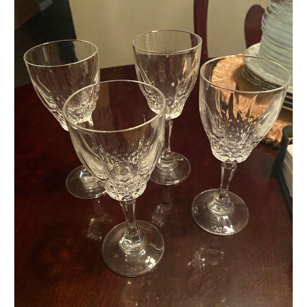 Set of 4 Clear Faceted Stemmed White Wine Glasses 6 oz 7 in Round